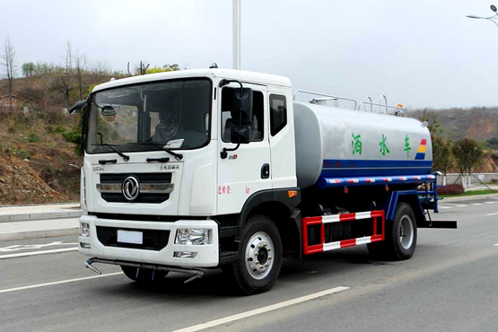 怎樣排除灑水車柴油機(jī)過早、過遲的噴油現(xiàn)象？